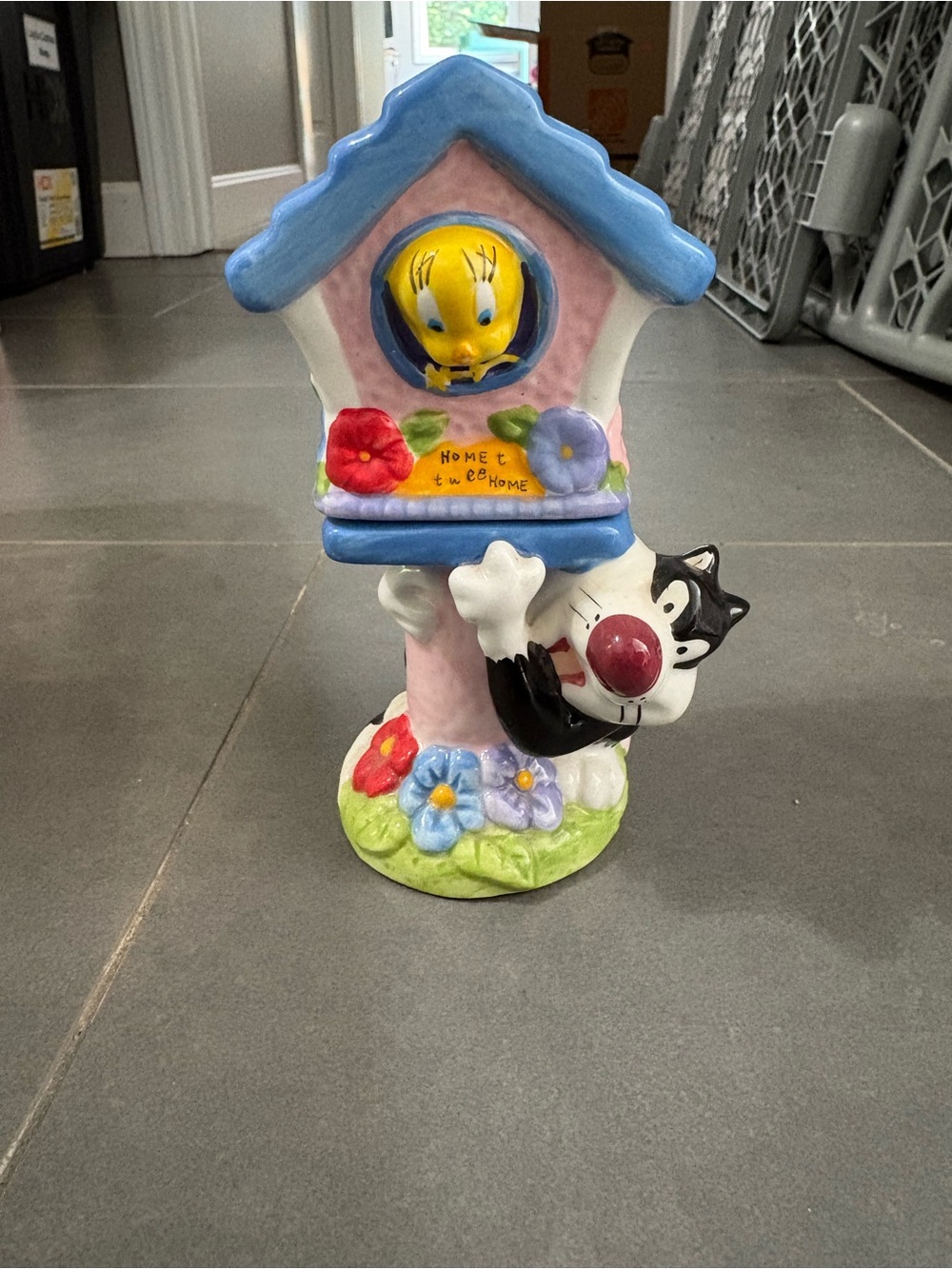 Tweety & Sylvester Ceramic Birdhouse Figurine - Pastel Colors. Salt & pepper